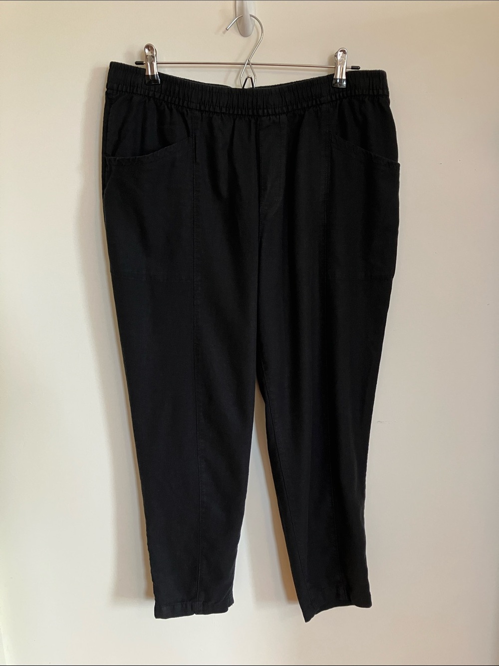 Old Navy Black Elastic-Waist Women's Capris